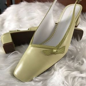 Very clean , worn once , maybe ?